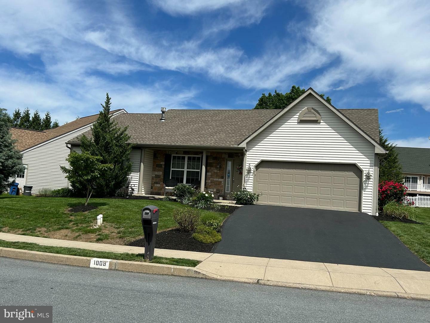 Property Photo: 1009 Rosebud Street PA 19605