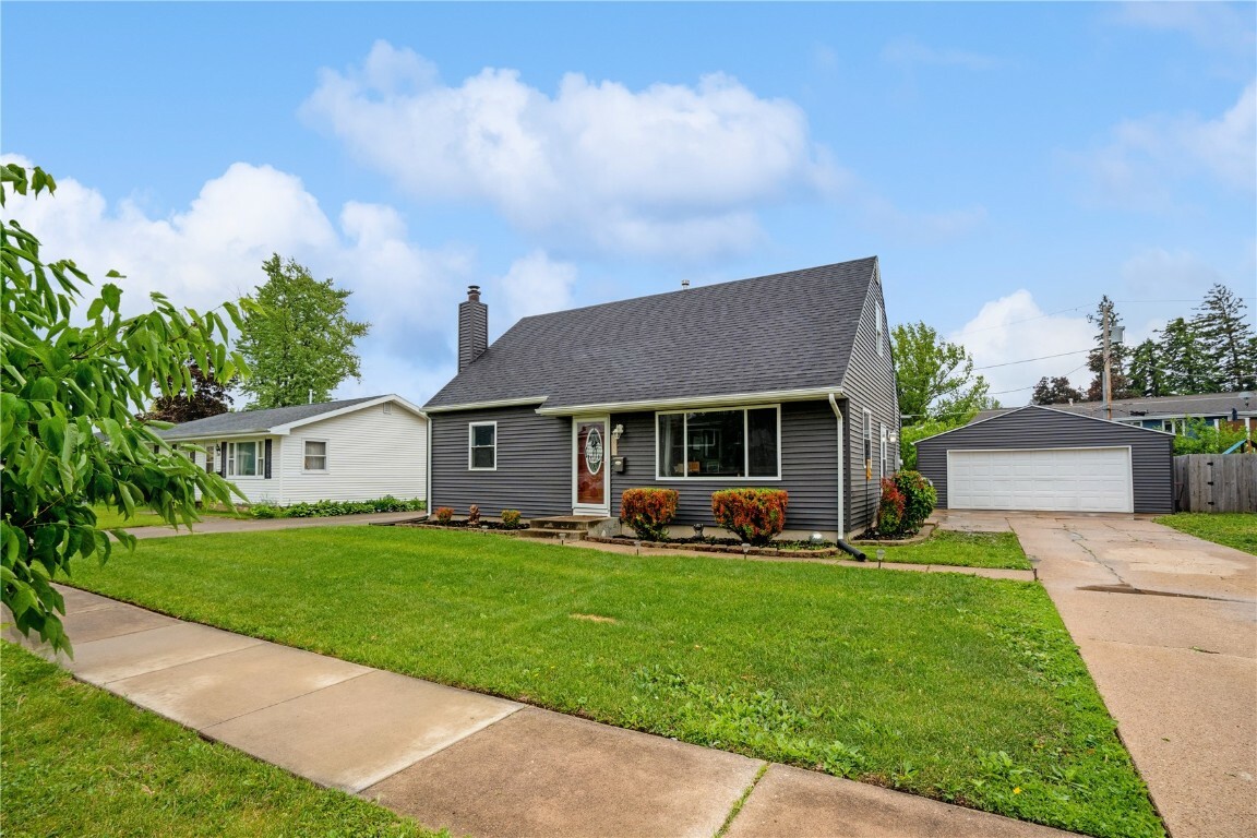 Property Photo: 3007 Ravenwood Terrace NW IA 52405