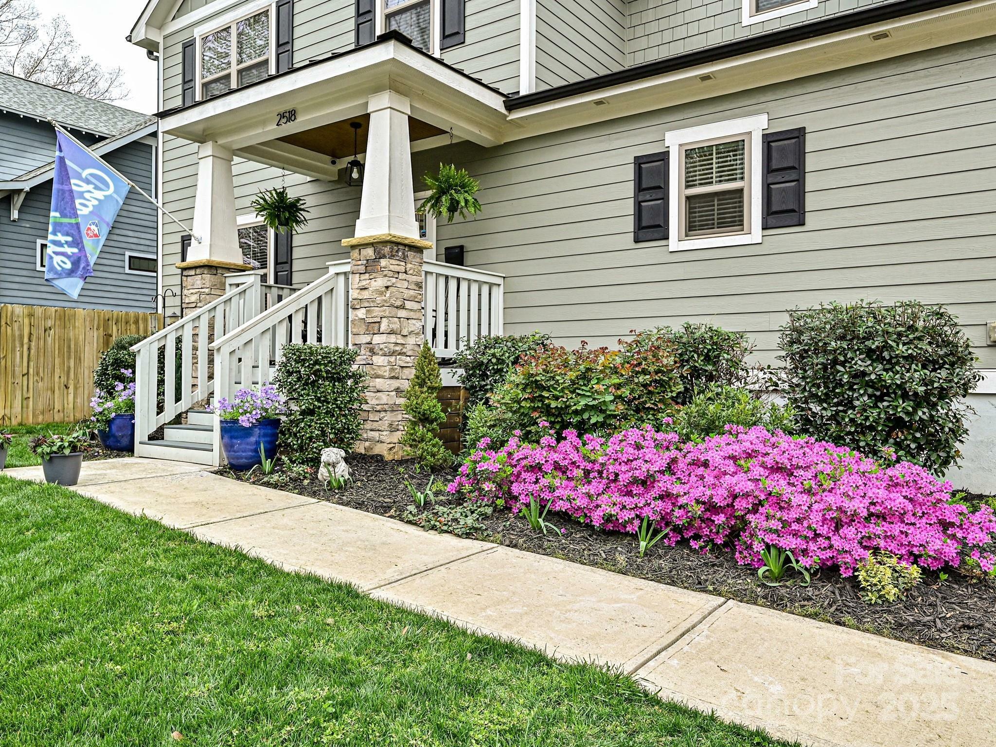 Property Photo: 2518 Pinckney Avenue NC 28205
