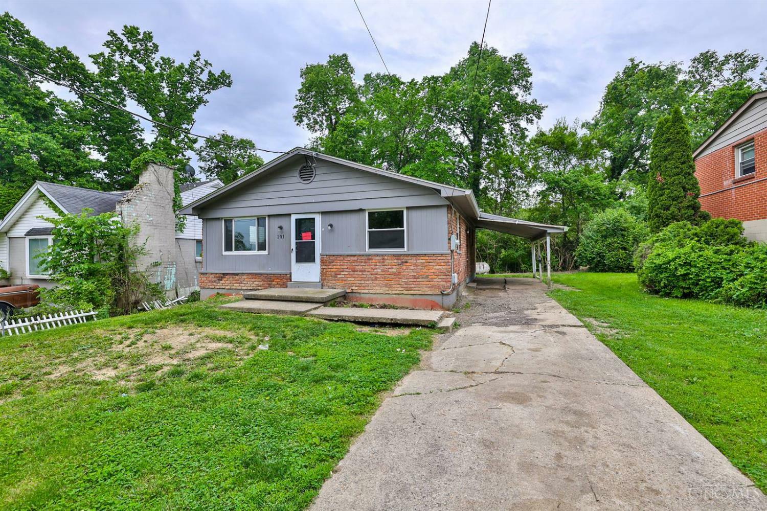 Property Photo: 101 W Leslie Avenue OH 45215