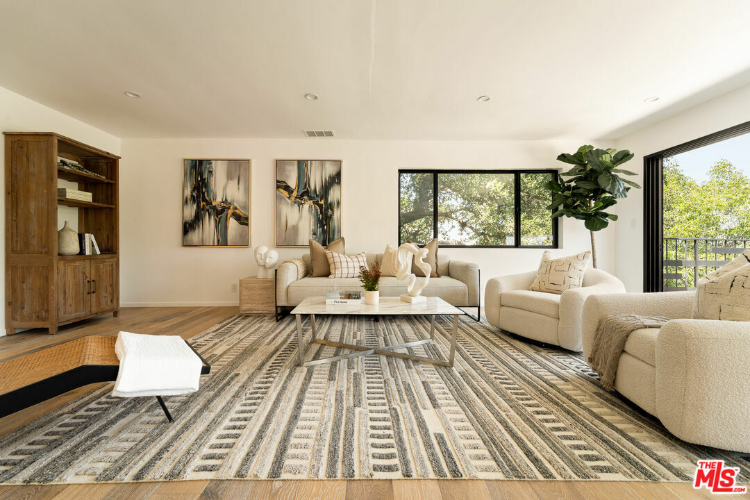 Property Photo: 11587 Sunshine Ter CA 91604