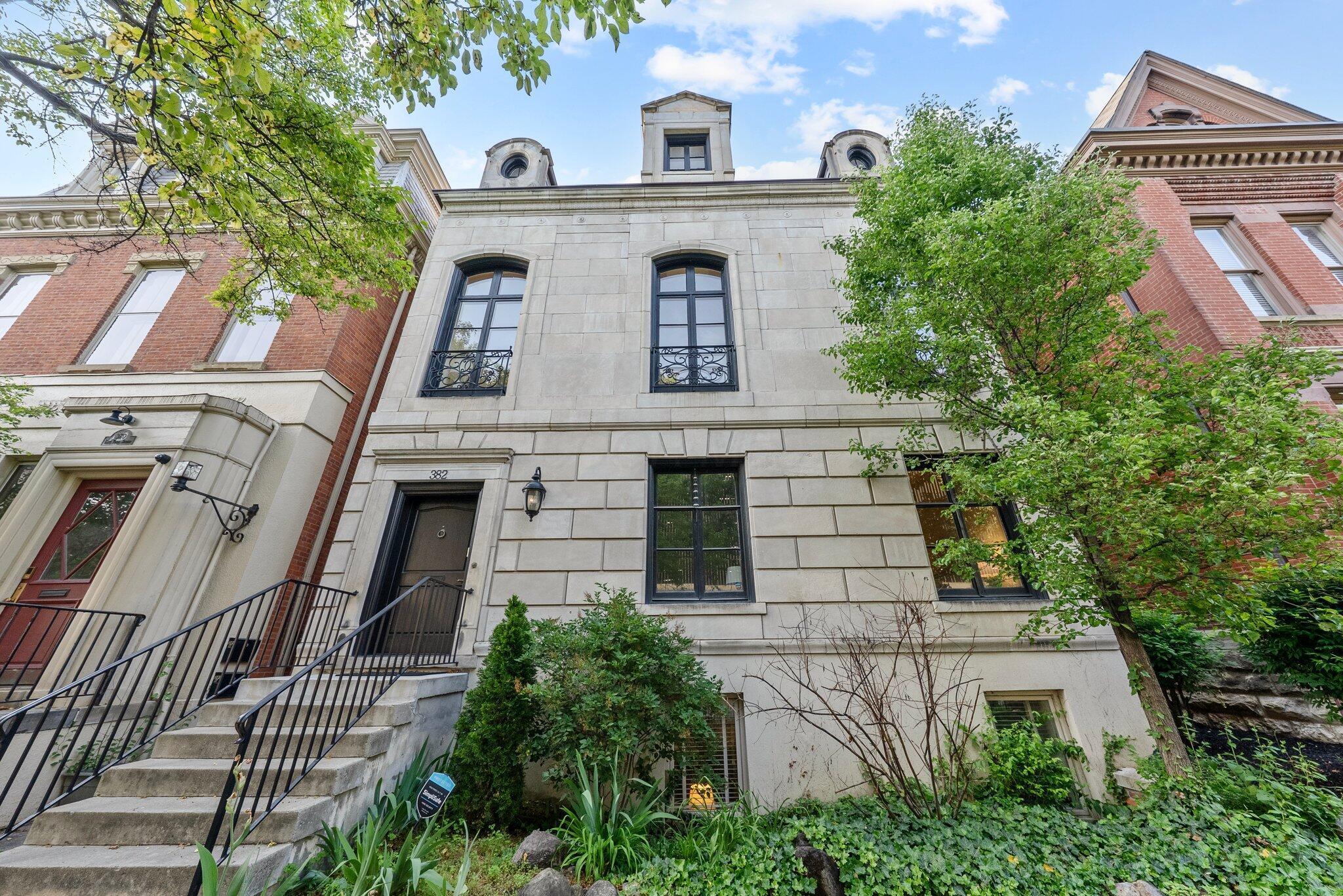 Property Photo:  382 E Town Street  OH 43215 