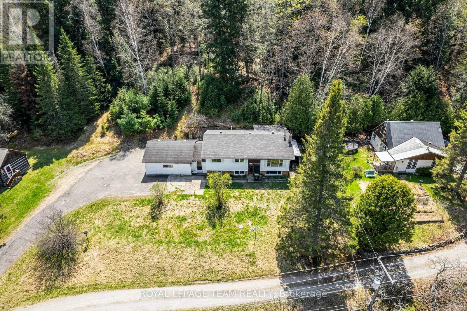Property Photo: 39220 Combermere Road ON K0J 1L0