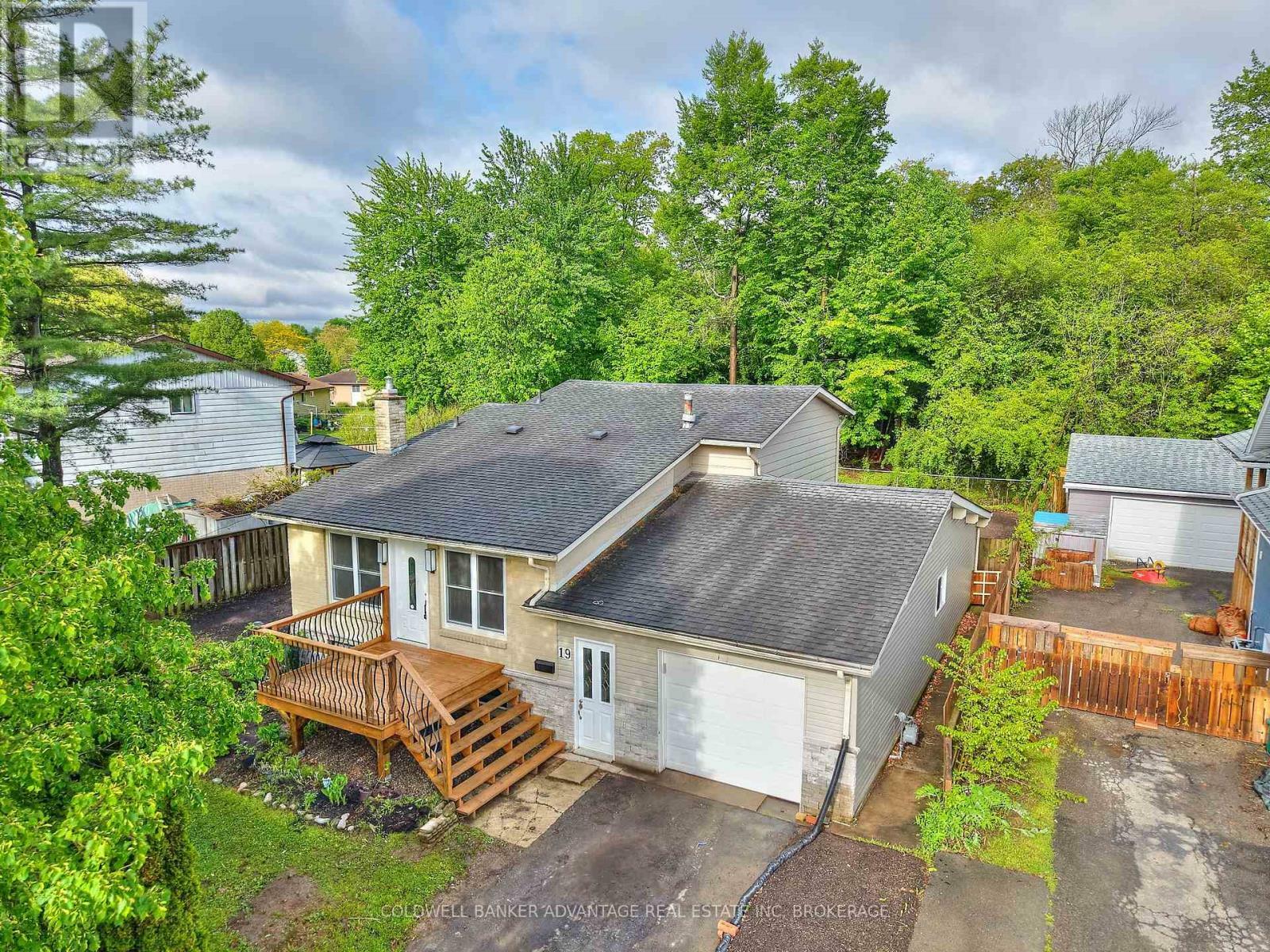 Property Photo:  19 Leaside Drive  ON L3C 6B1 