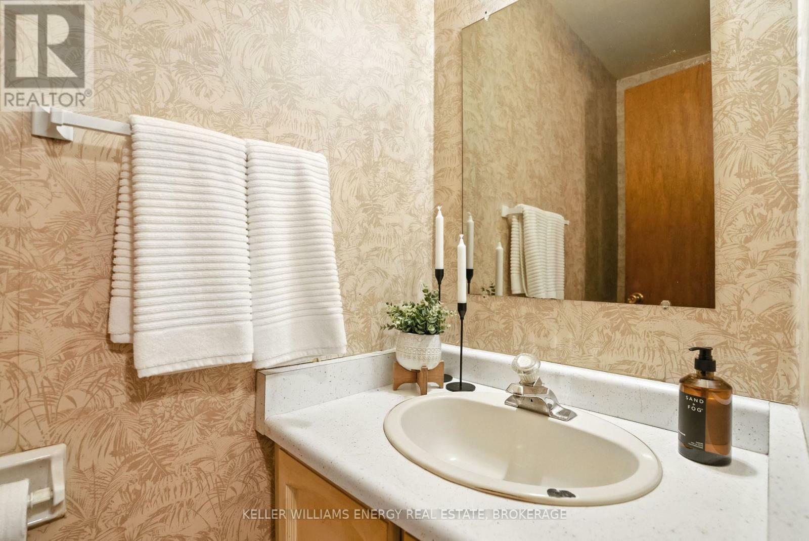 Property Photo:  198 Ormond Drive  ON L1G 6T5 