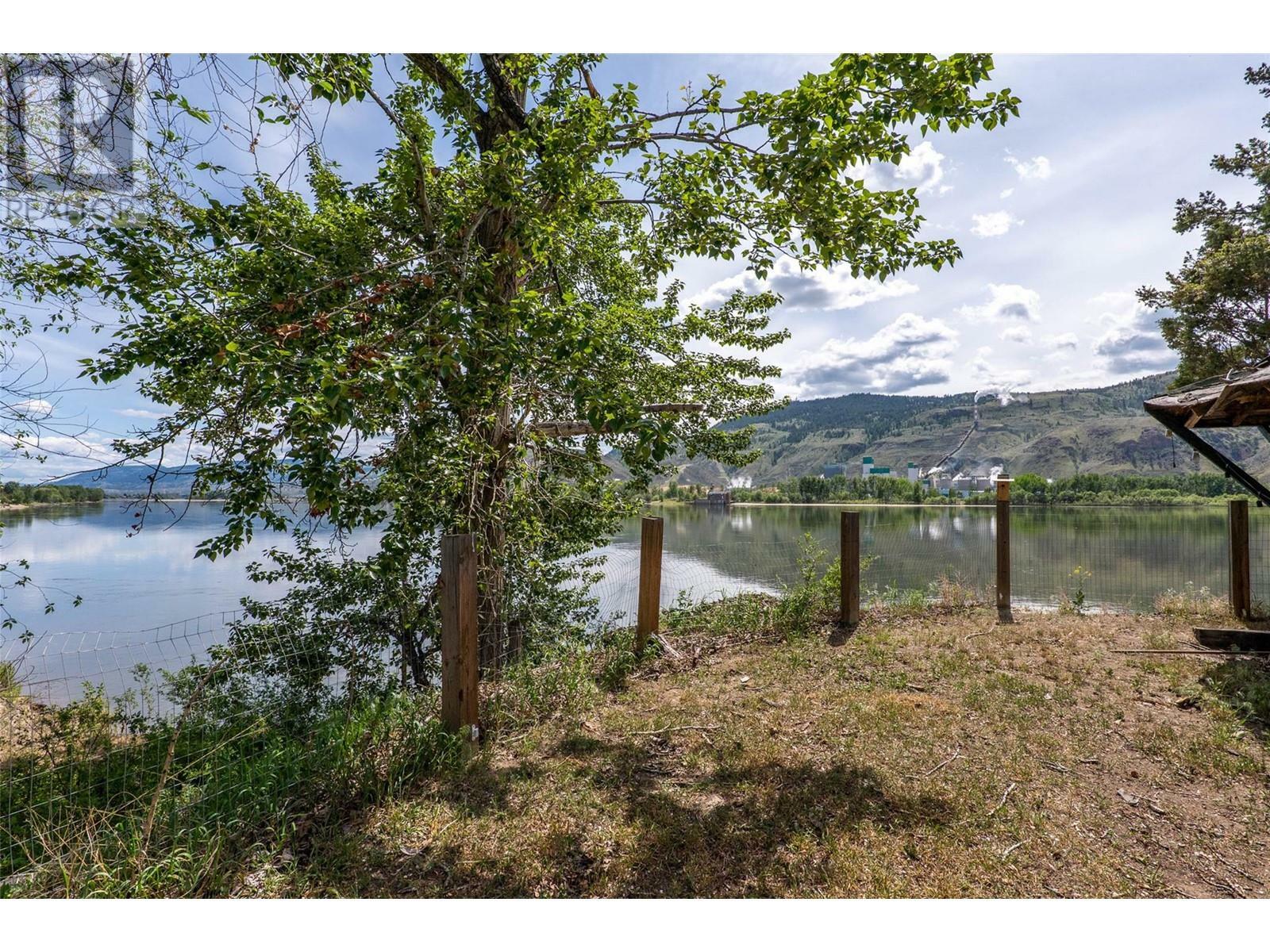 Property Photo:  721 Strauss Street  BC V2B 5R7 