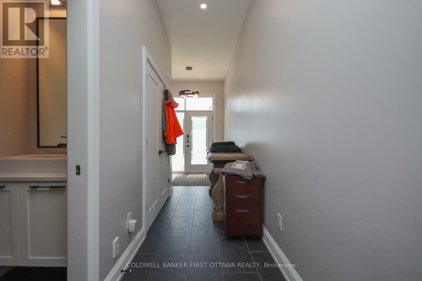 Property Photo: 165 Wesley Avenue ON K1Z 6Z9