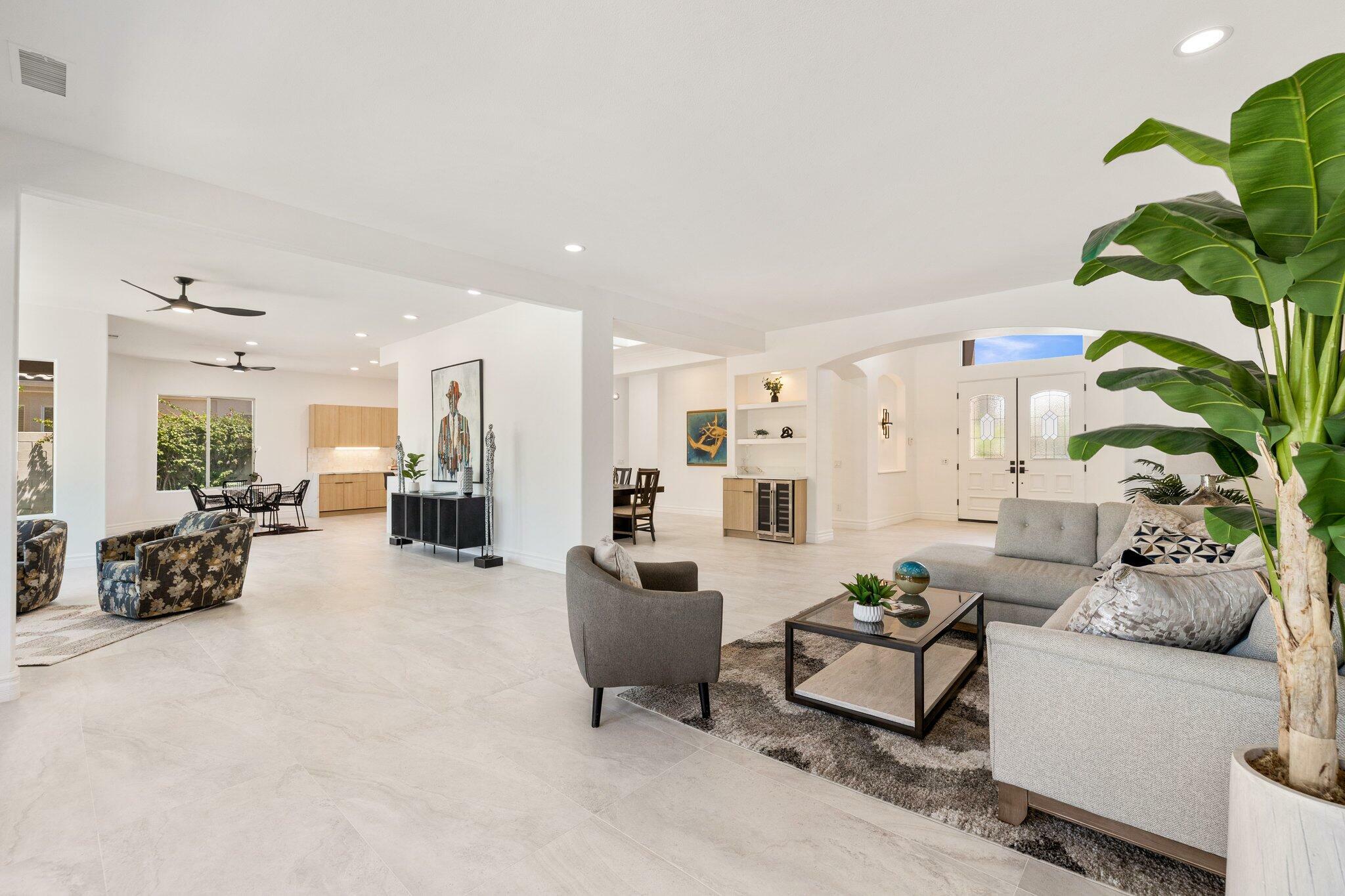 Property Photo: 7 King Edward Court CA 92270