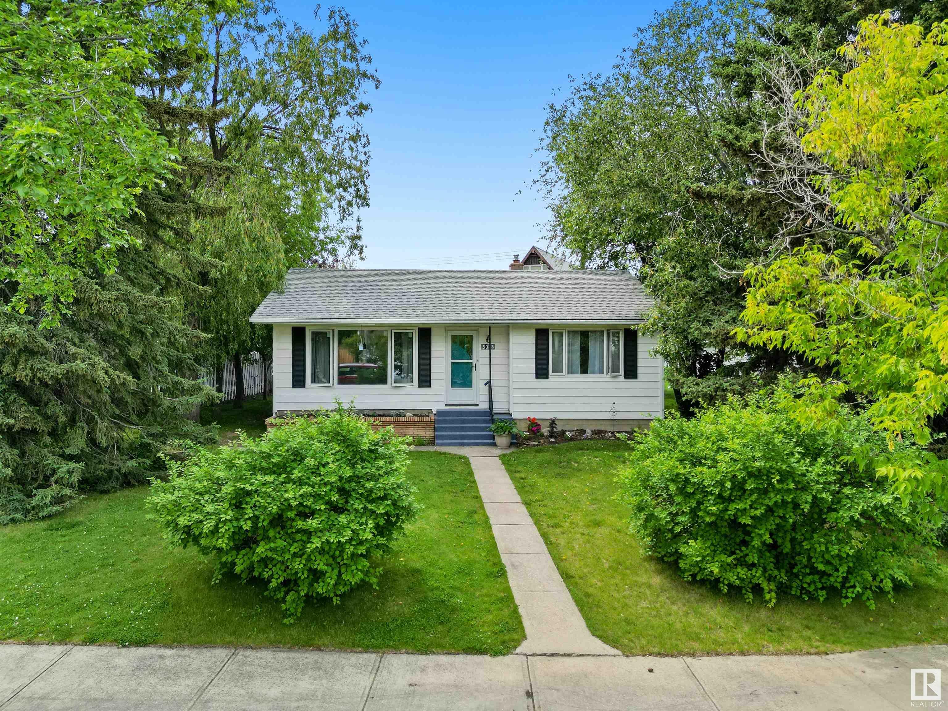 Property Photo:  5036 47 Street  AB T7A 1C7 
