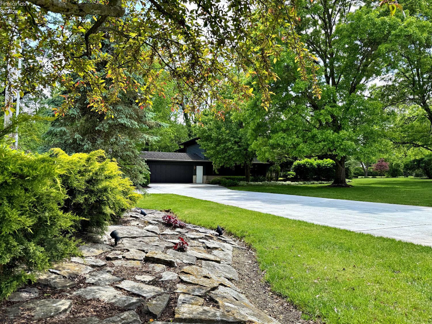 Property Photo: 600 E County Road 36 OH 44883