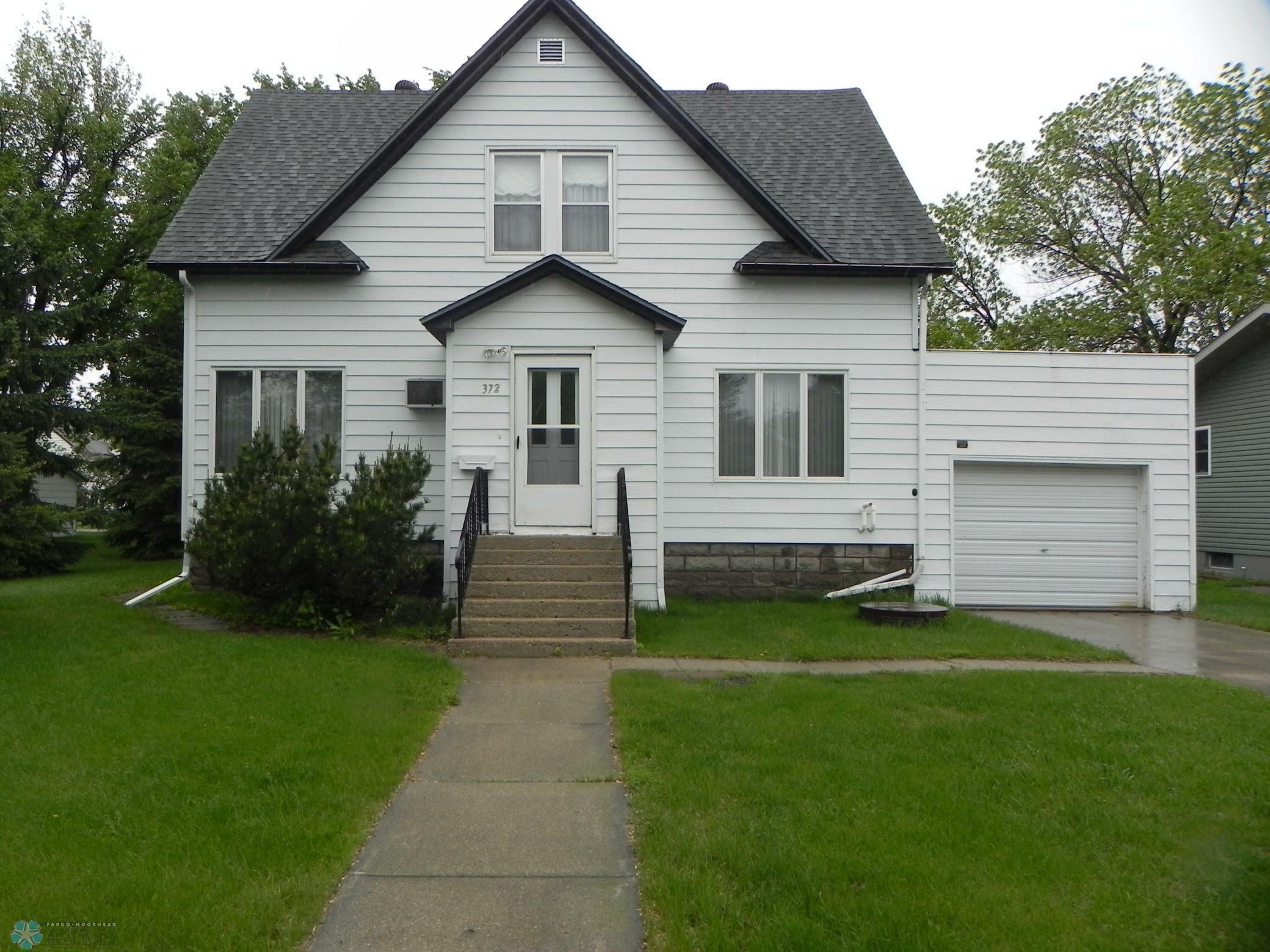 Property Photo: 372 8th Avenue N ND 58012