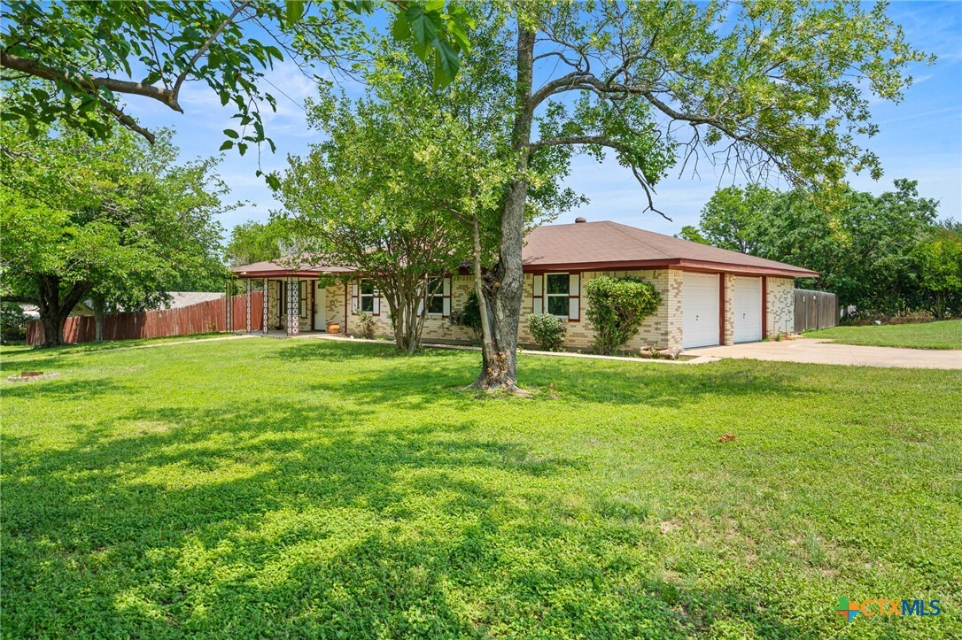 Property Photo:  1609 S Ann Boulevard  TX 76548 