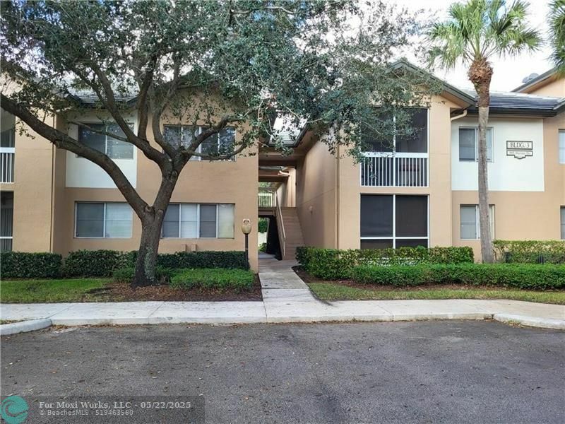 Property Photo: 9901 Westview Dr 323 FL 33076
