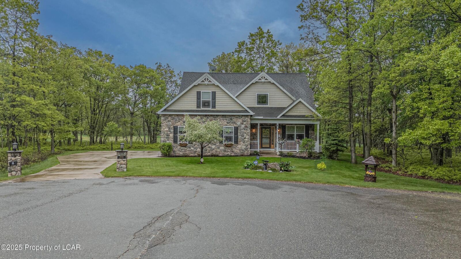 Property Photo: 8 Indigo Circle PA 18202