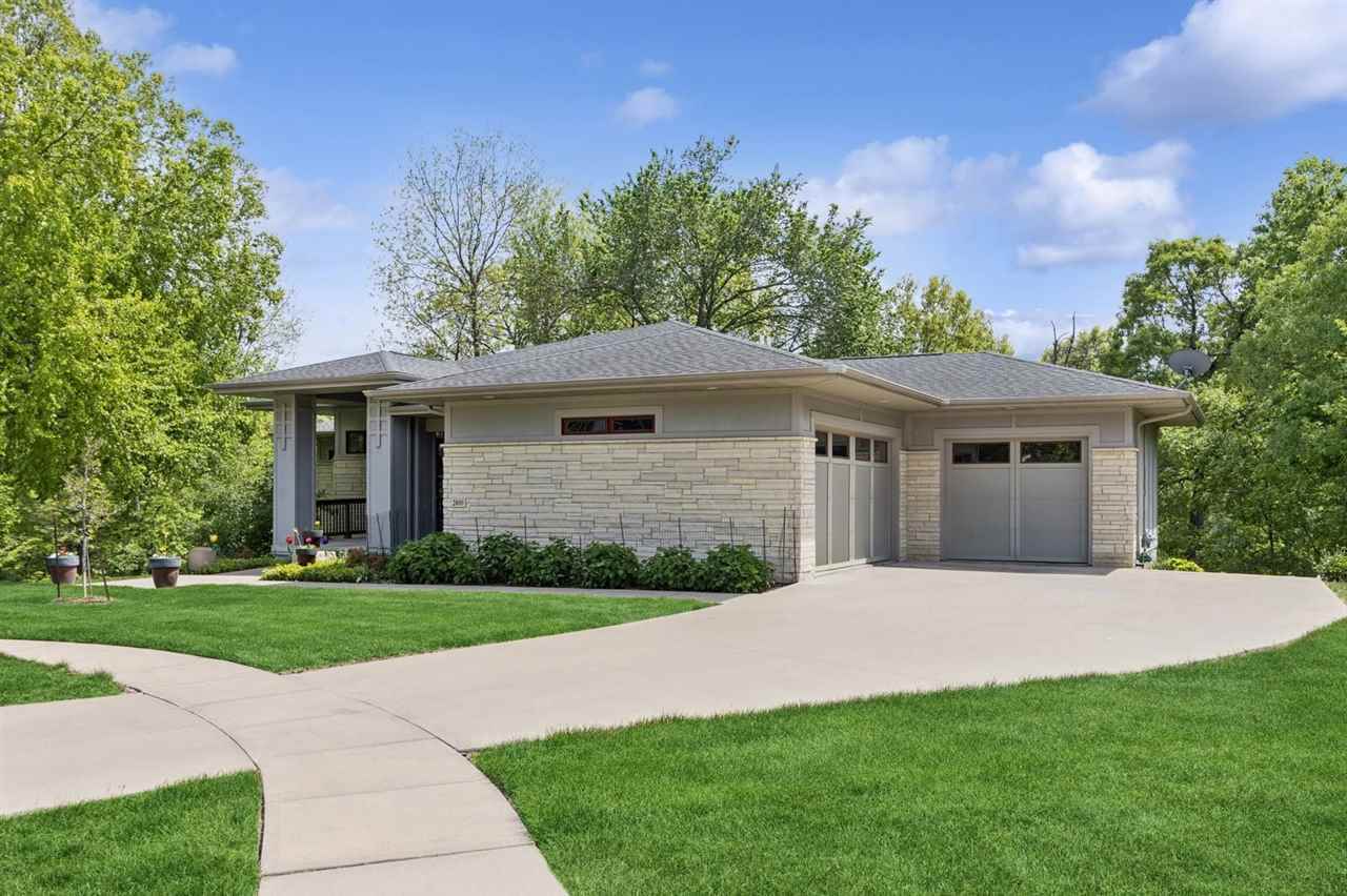 Property Photo: 2000 Forest Hill Cir IA 52241