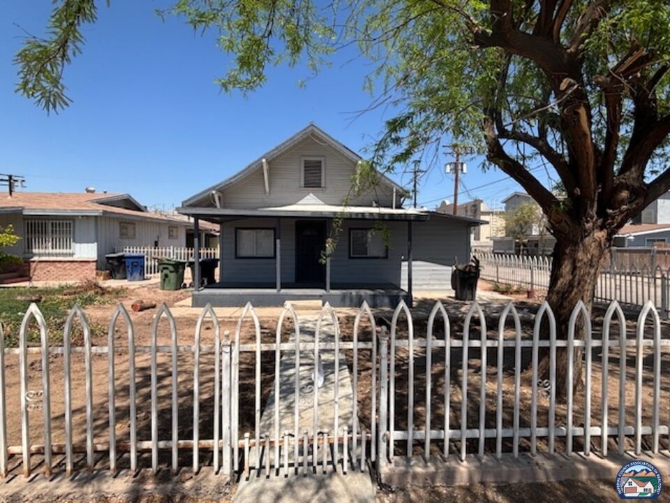 Property Photo: 113 Roosevelt St CA 92231