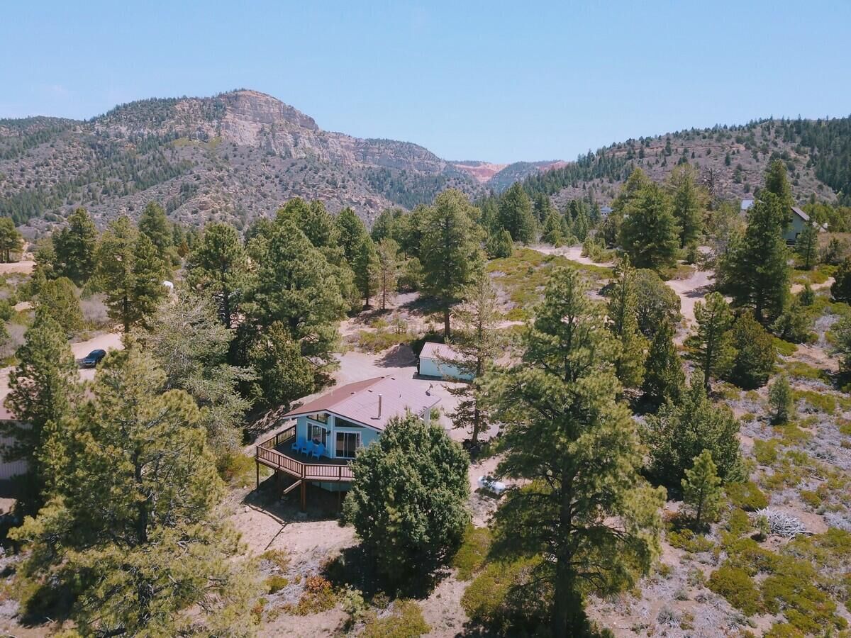 Property Photo: 5045 N Manzanita Dr UT 84762