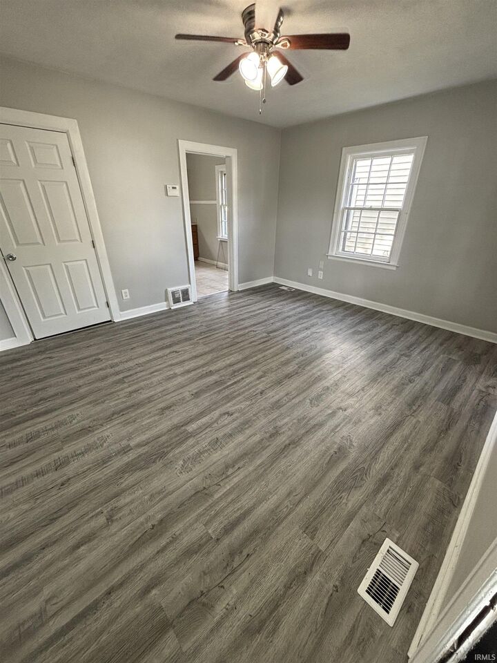 Property Photo:  928 Negley Avenue  IN 47711-3434 