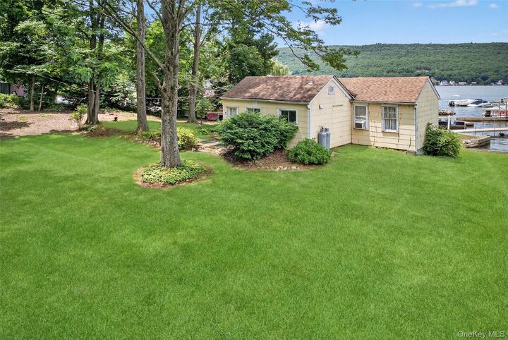 Property Photo:  7 W Cove Road  NY 10925 