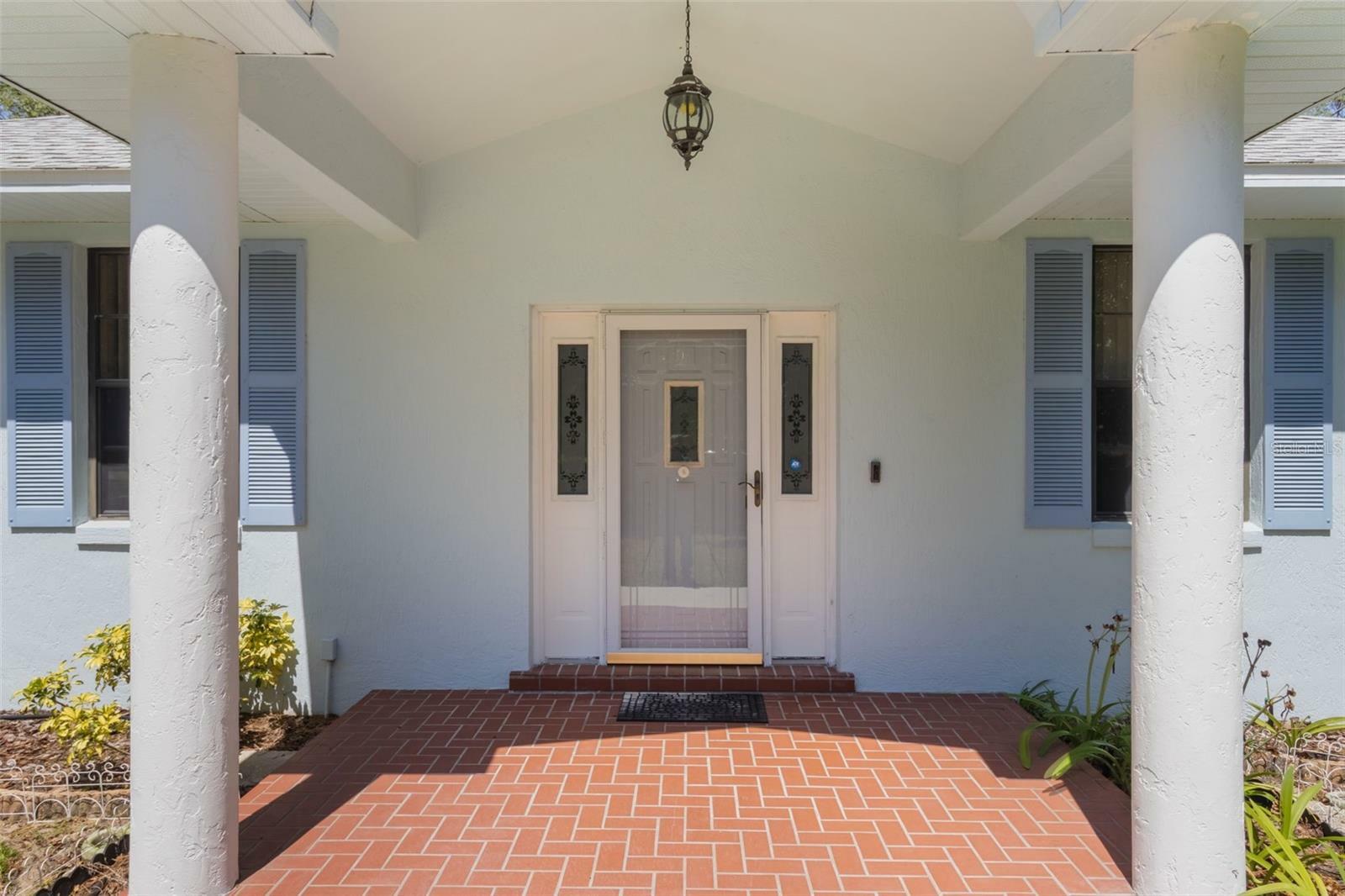 Property Photo: 1131 Country Oaks Boulevard FL 33898