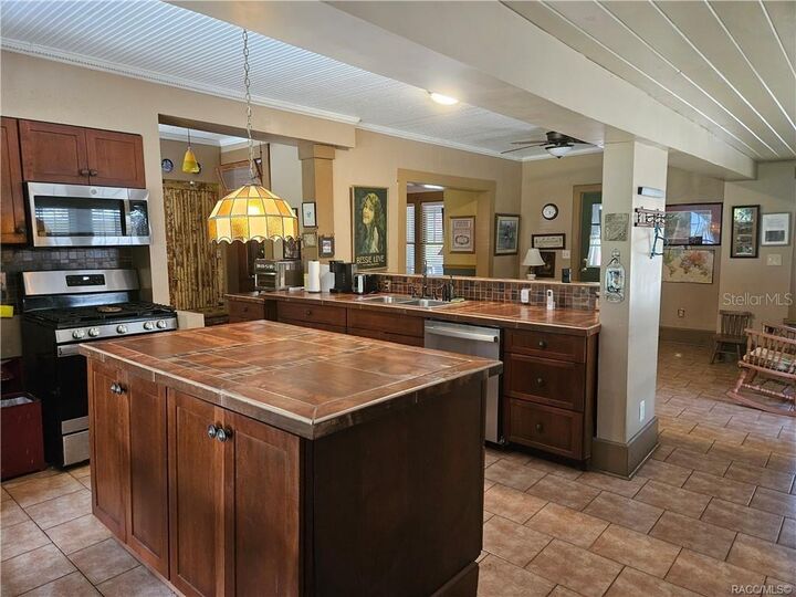 Property Photo:  754 NE 2nd Avenue  FL 34428 