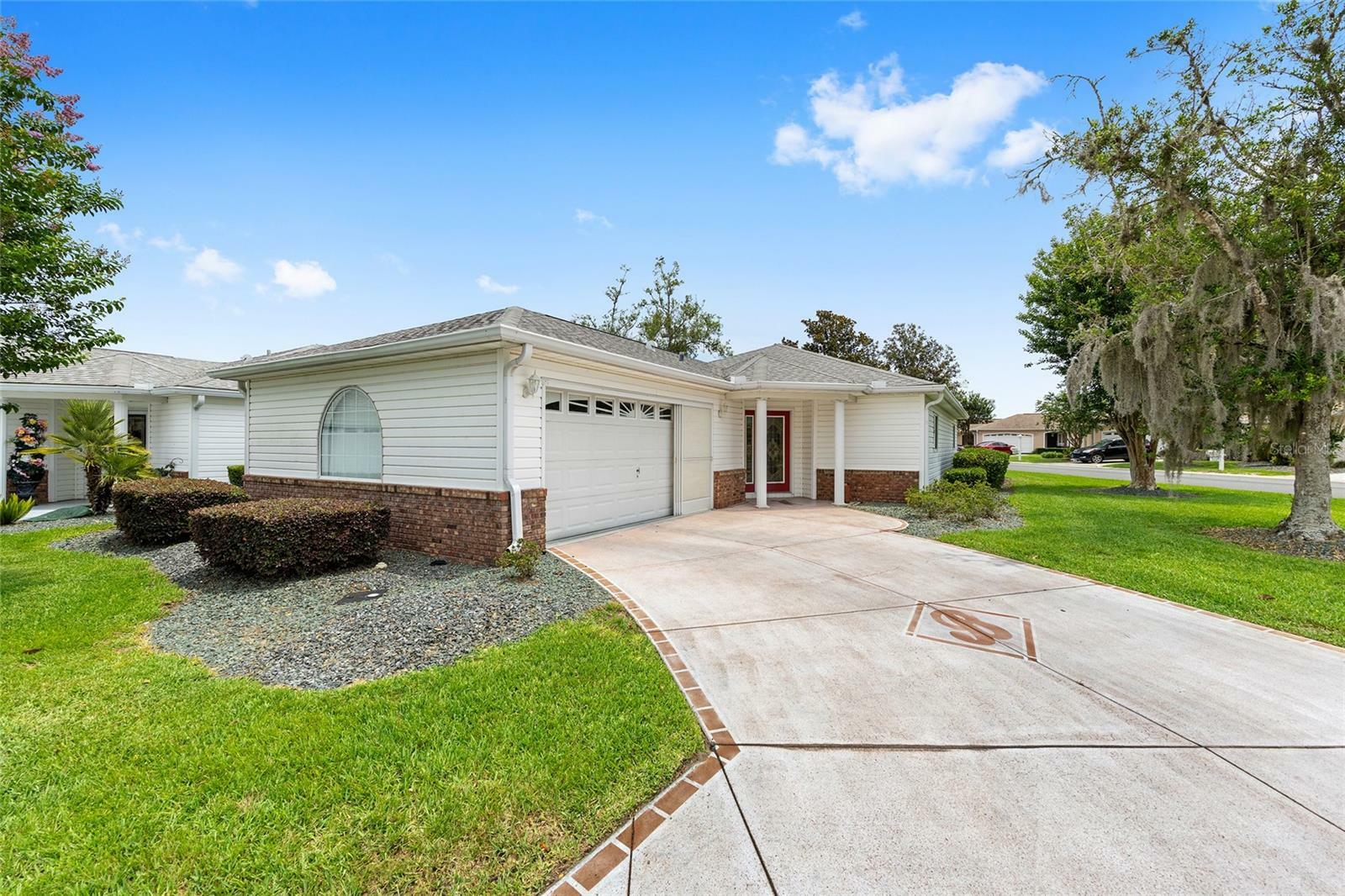 Property Photo: 8608 SE 141st Street Road FL 34491