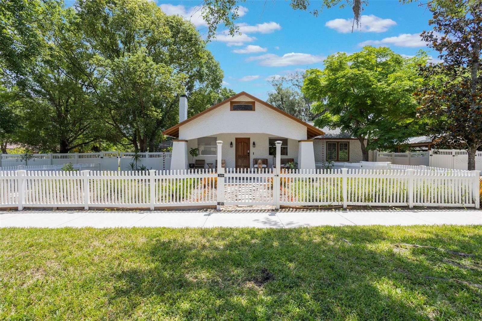 Property Photo: 1505 Magnolia Avenue FL 32771