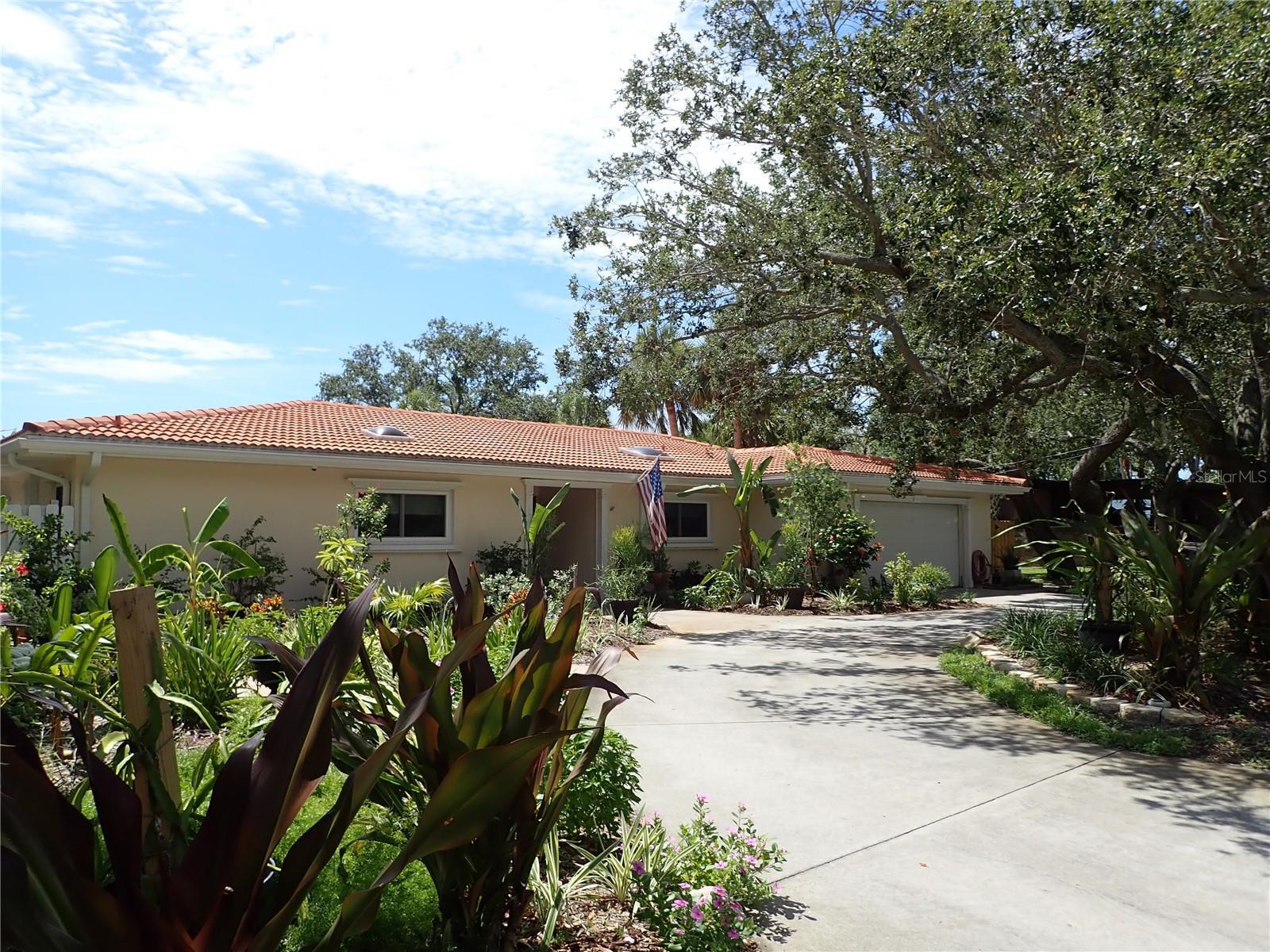 Property Photo: 2834 Pelham Road N FL 33710