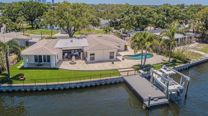 Property Photo:  1185 36th Avenue NE  FL 33704 