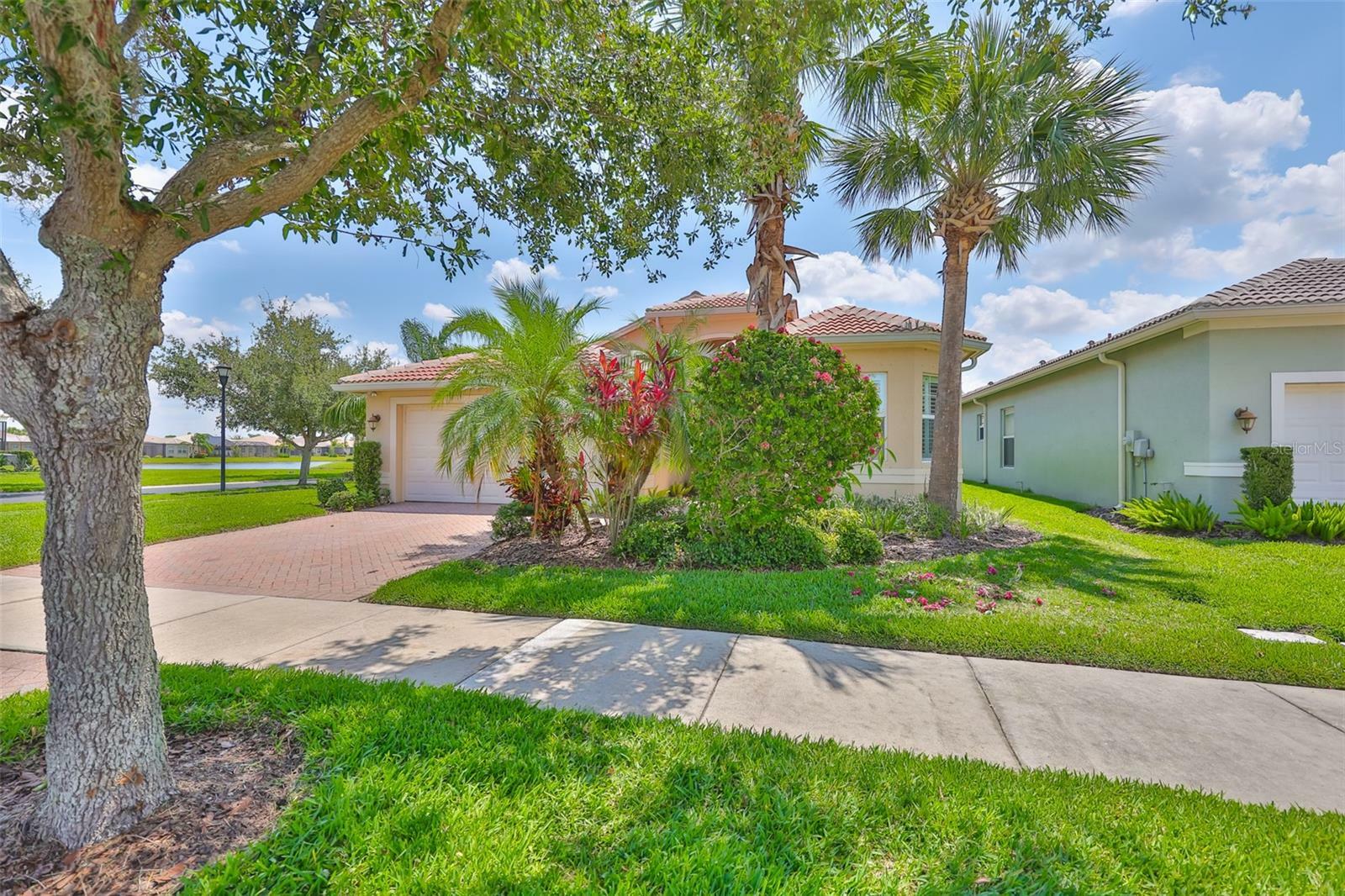 Property Photo:  