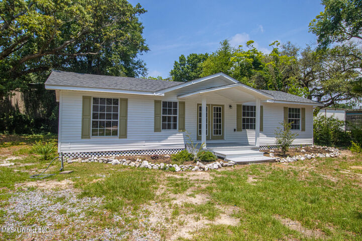 Property Photo:  635 Oakleigh Avenue  MS 39507 