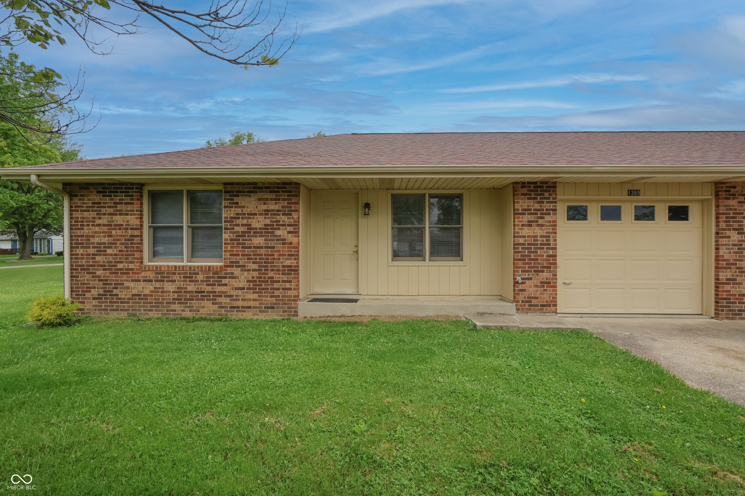 Property Photo: 1367 Brookside Court IN 47201