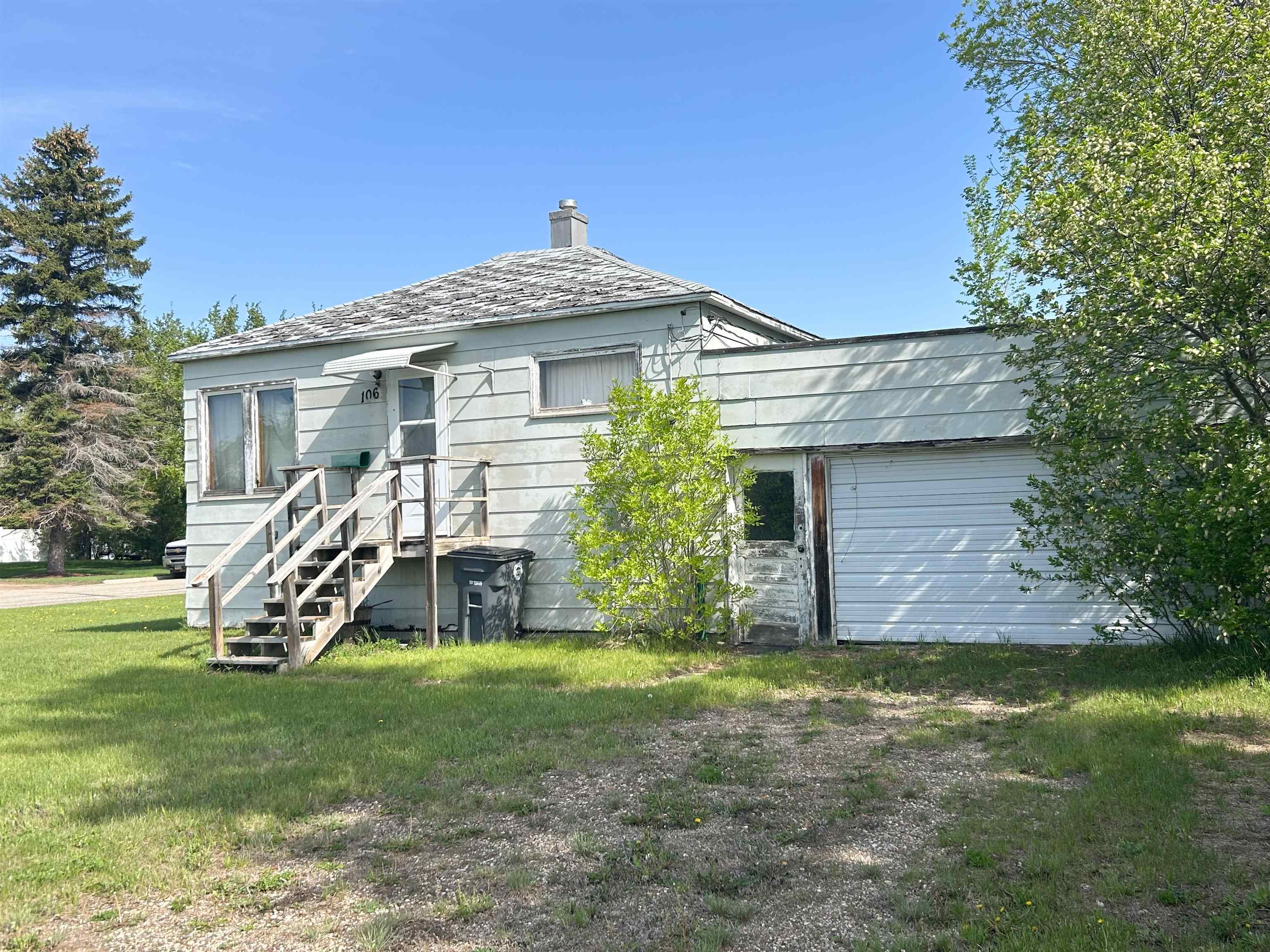 Property Photo:  106 NW 5th St  ND 58761 