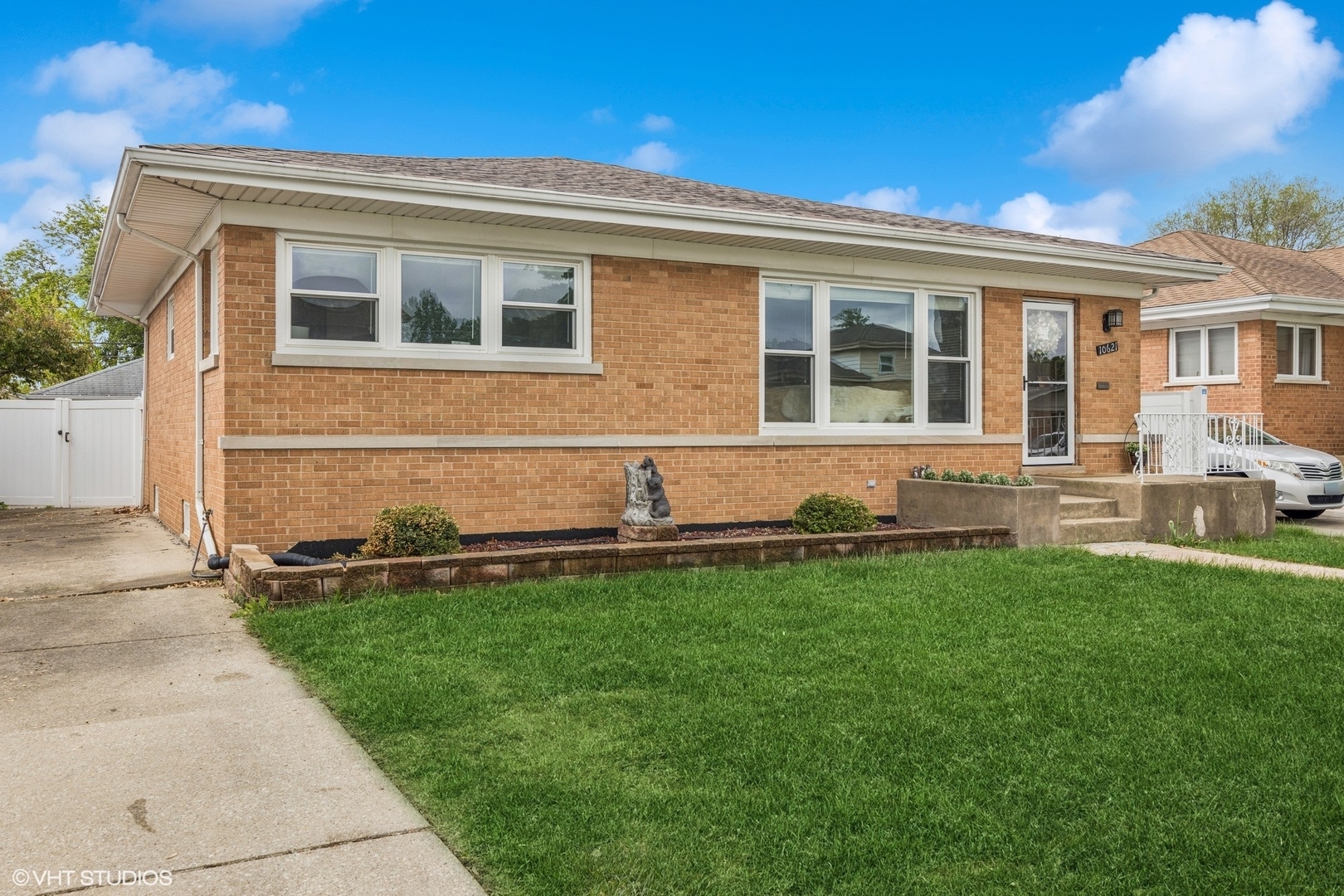 10621 Essex Street  Westchester IL 60154 photo