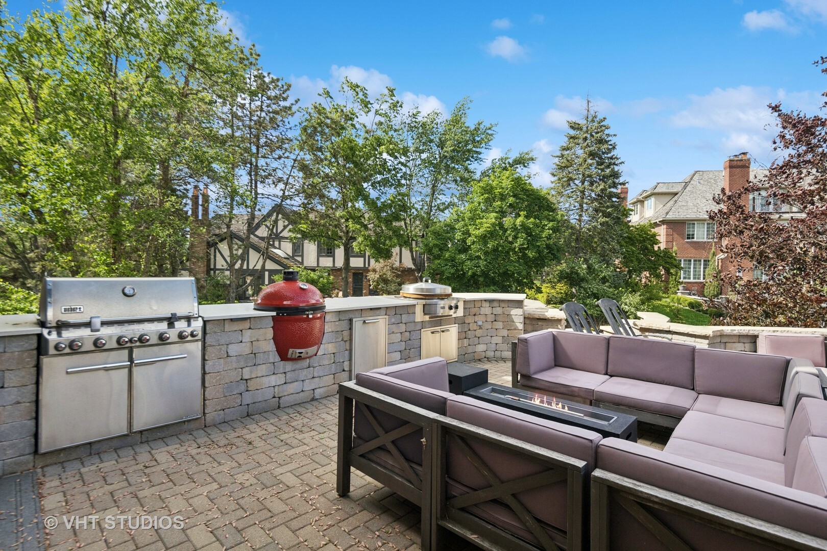 Property Photo: 1701 Midwest Club Parkway IL 60523