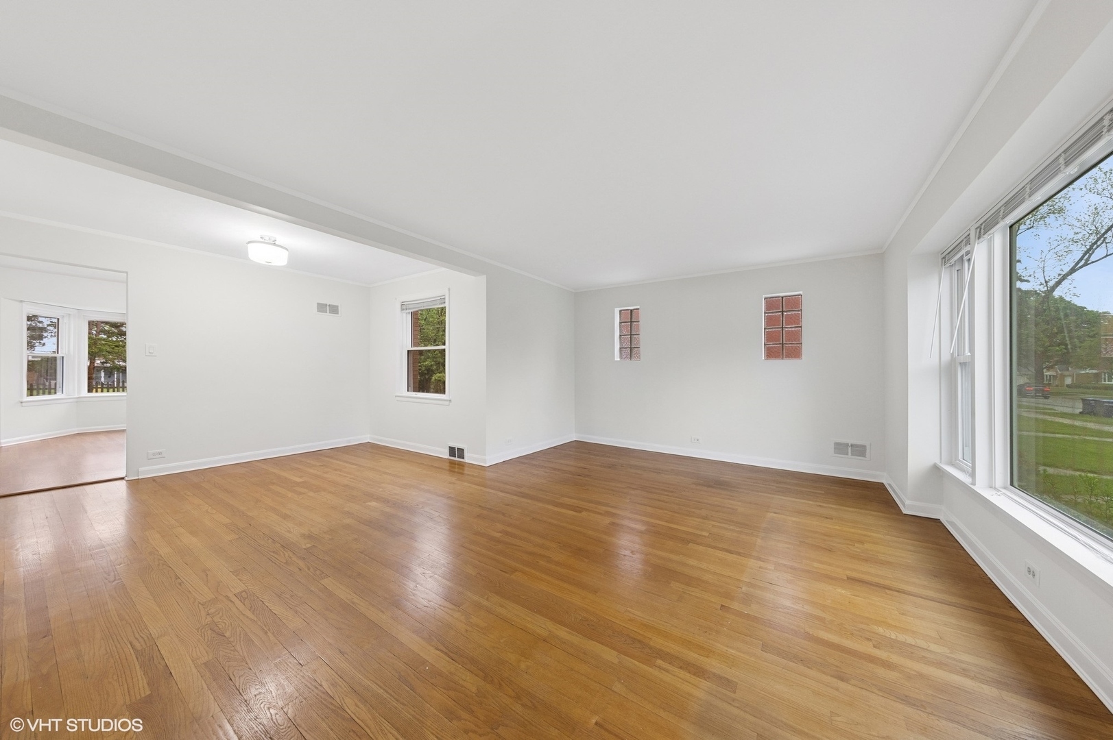 Property Photo: 1441 Kemman Avenue IL 60526