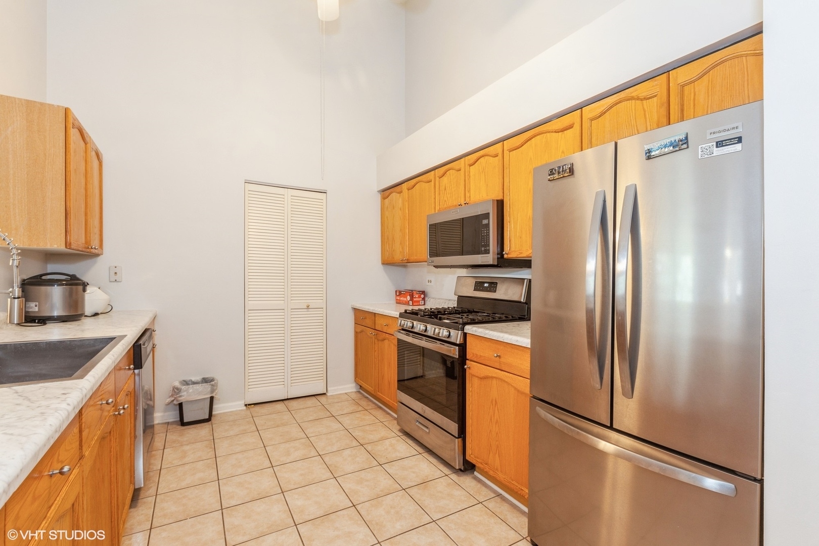 Property Photo: 736 N Gary Avenue 208 IL 60188