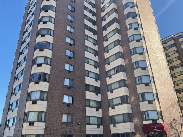 Property Photo: 7337 S South Shore Drive 406 IL 60649