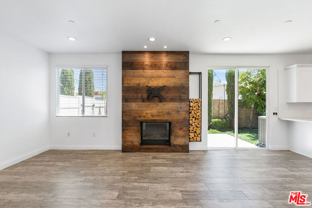 Property Photo:  1529 Patricia Avenue 6  CA 93065 