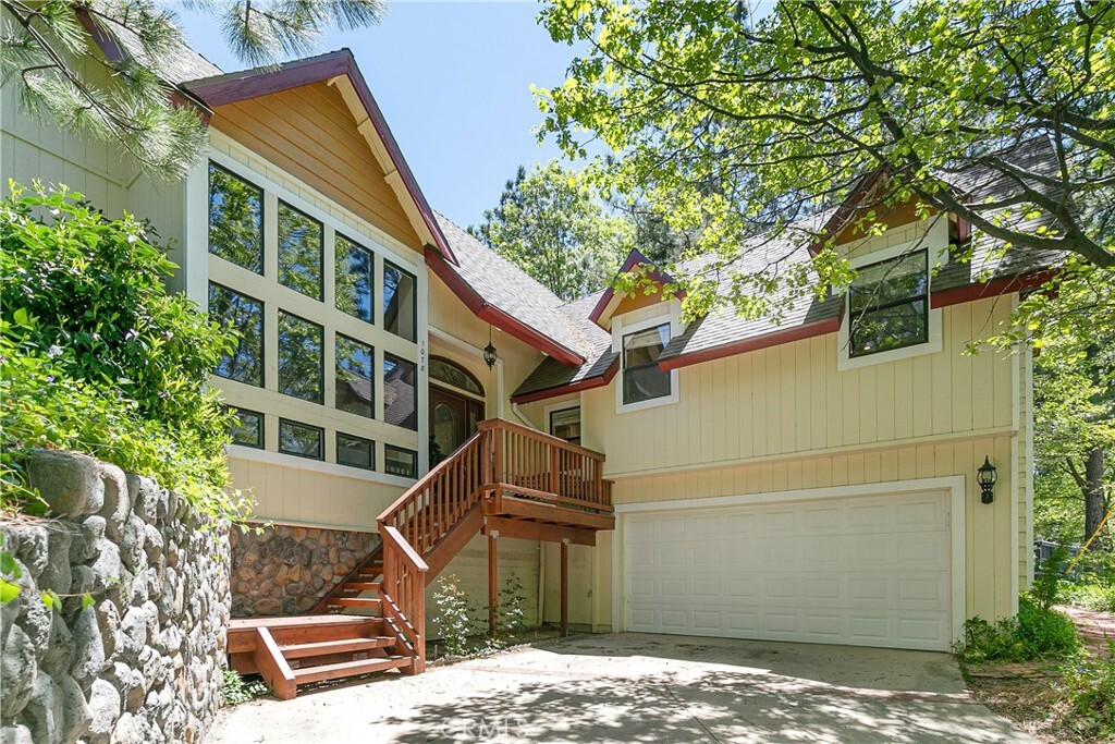 Property Photo: 1078 Sandalwood Dr CA 02352
