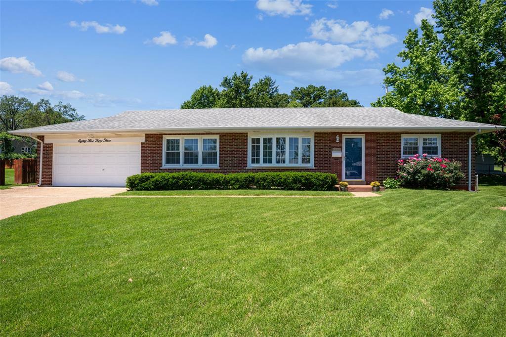Property Photo: 8553 Craighill Drive MO 63123