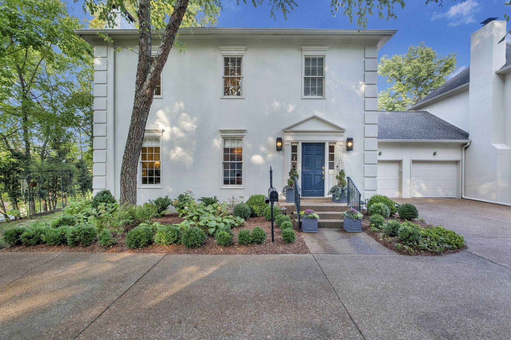 Property Photo: 216 Chestnut Hill Dr TN 37215