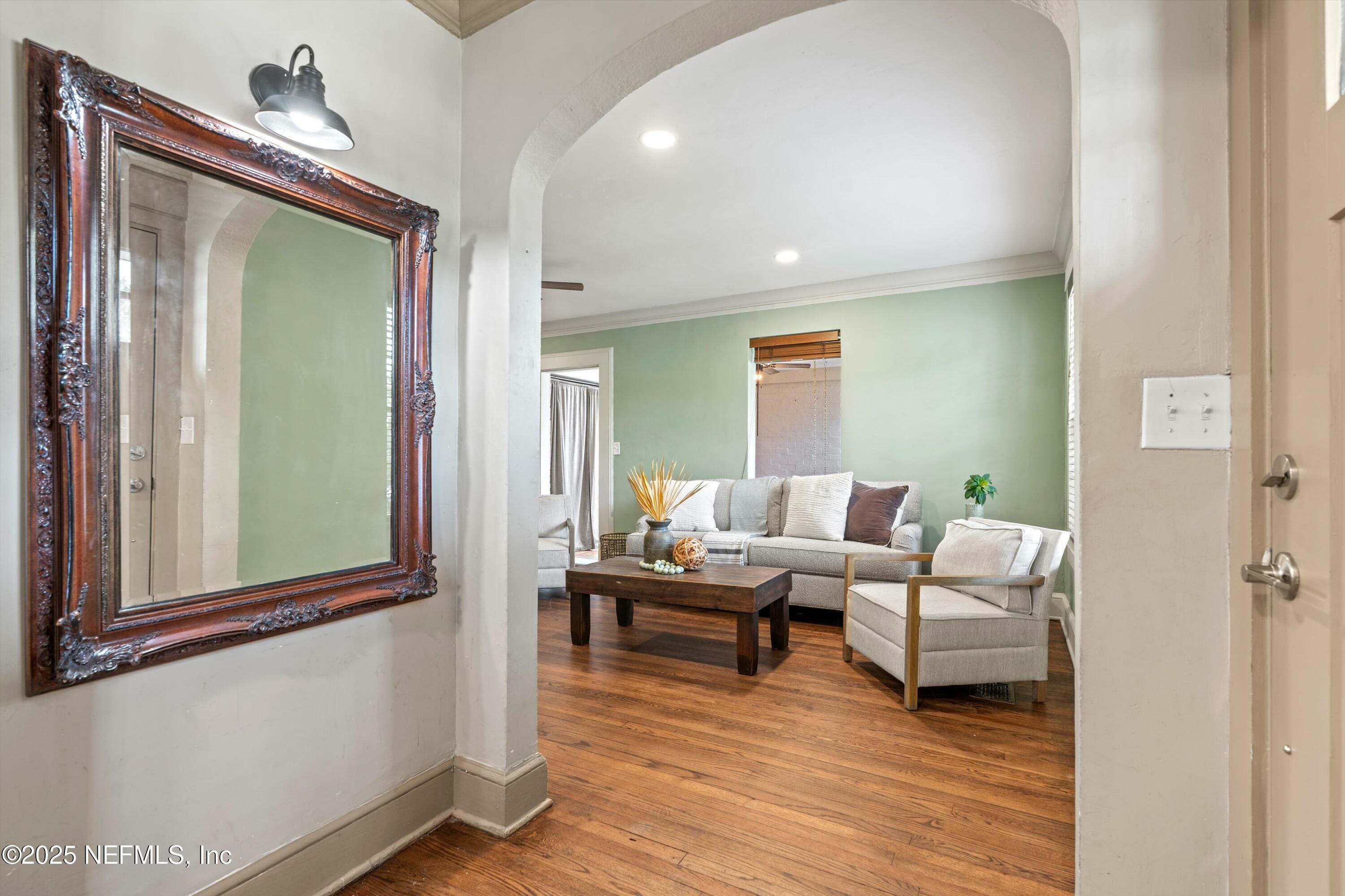 Property Photo: 1745 Belmonte Avenue FL 32207