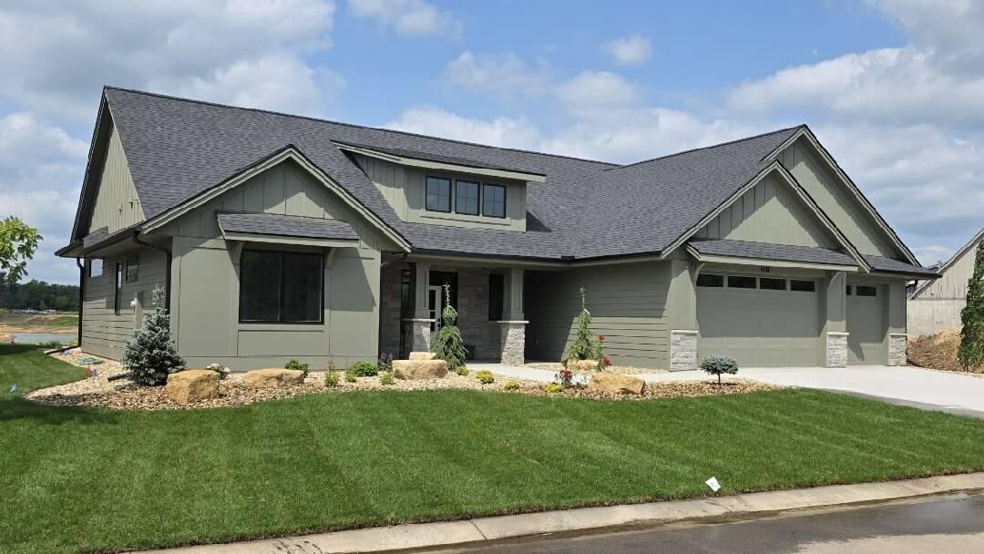 Property Photo:  1747 Mayowood Court SW  MN 55902 