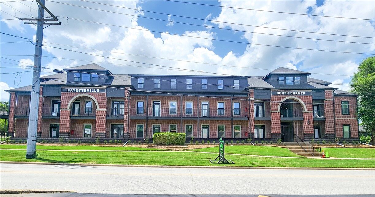 Property Photo: 1115 N Leverett Avenue 102 AR 72703