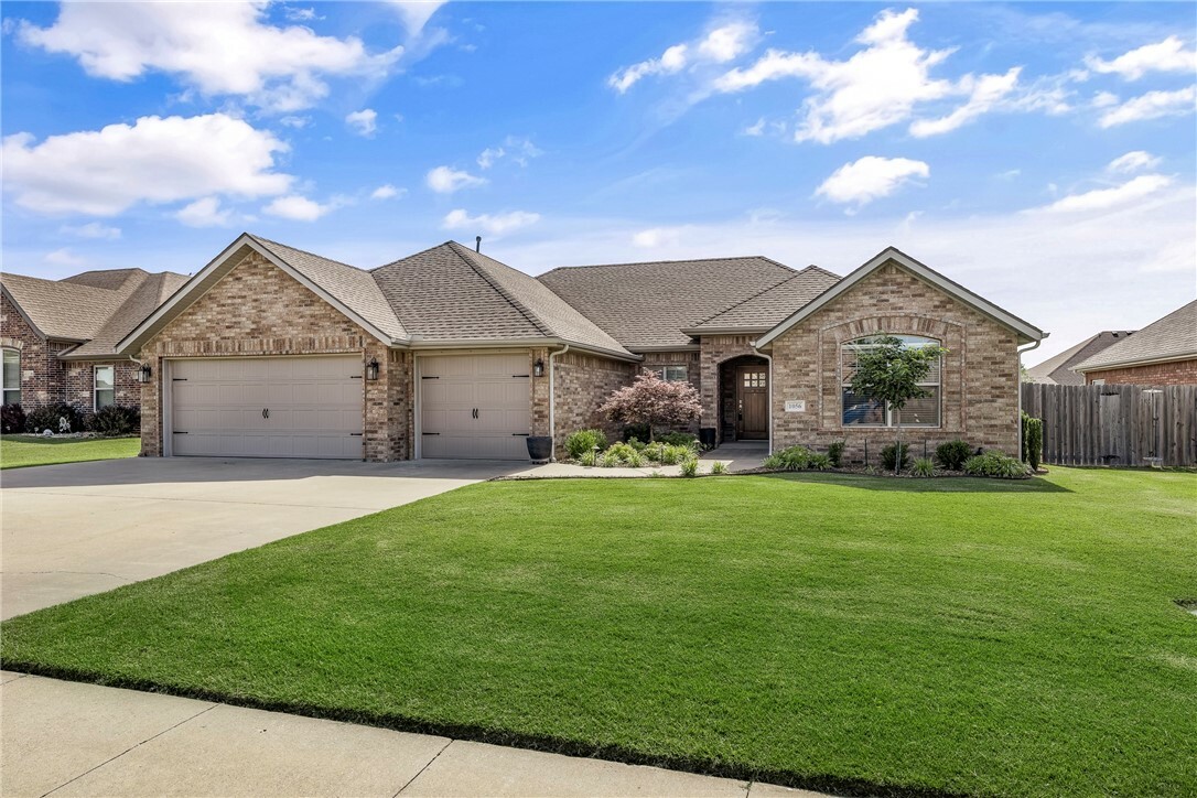 Property Photo: 1056 Tarah Knolls Circle AR 72719