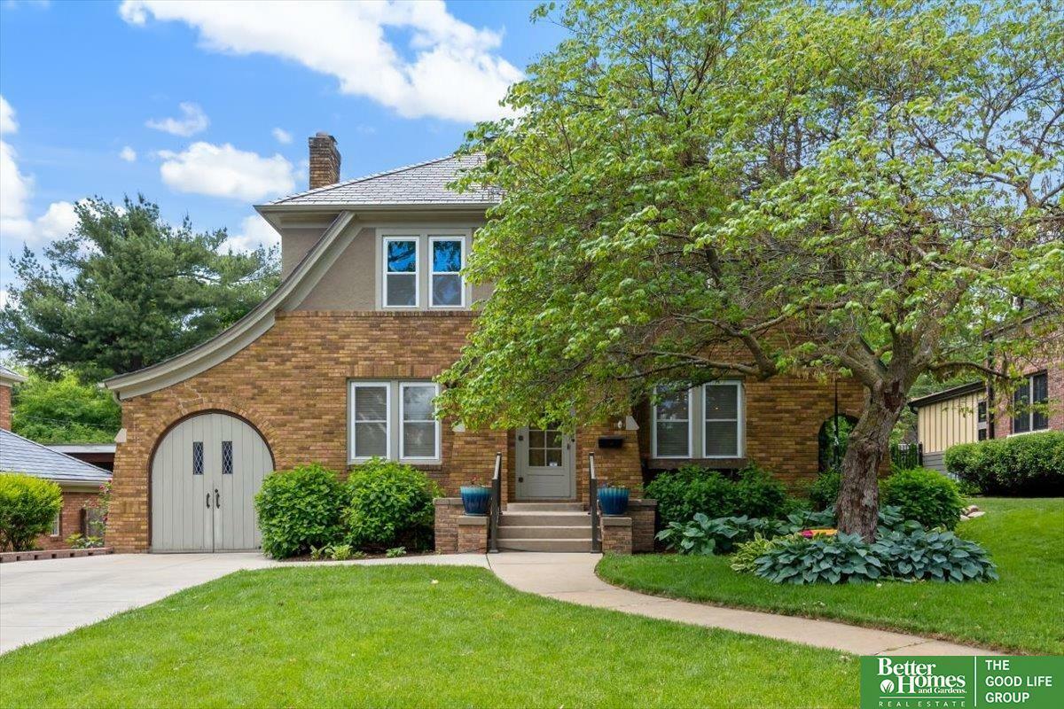 Property Photo: 2028 N 55 Street NE 68104