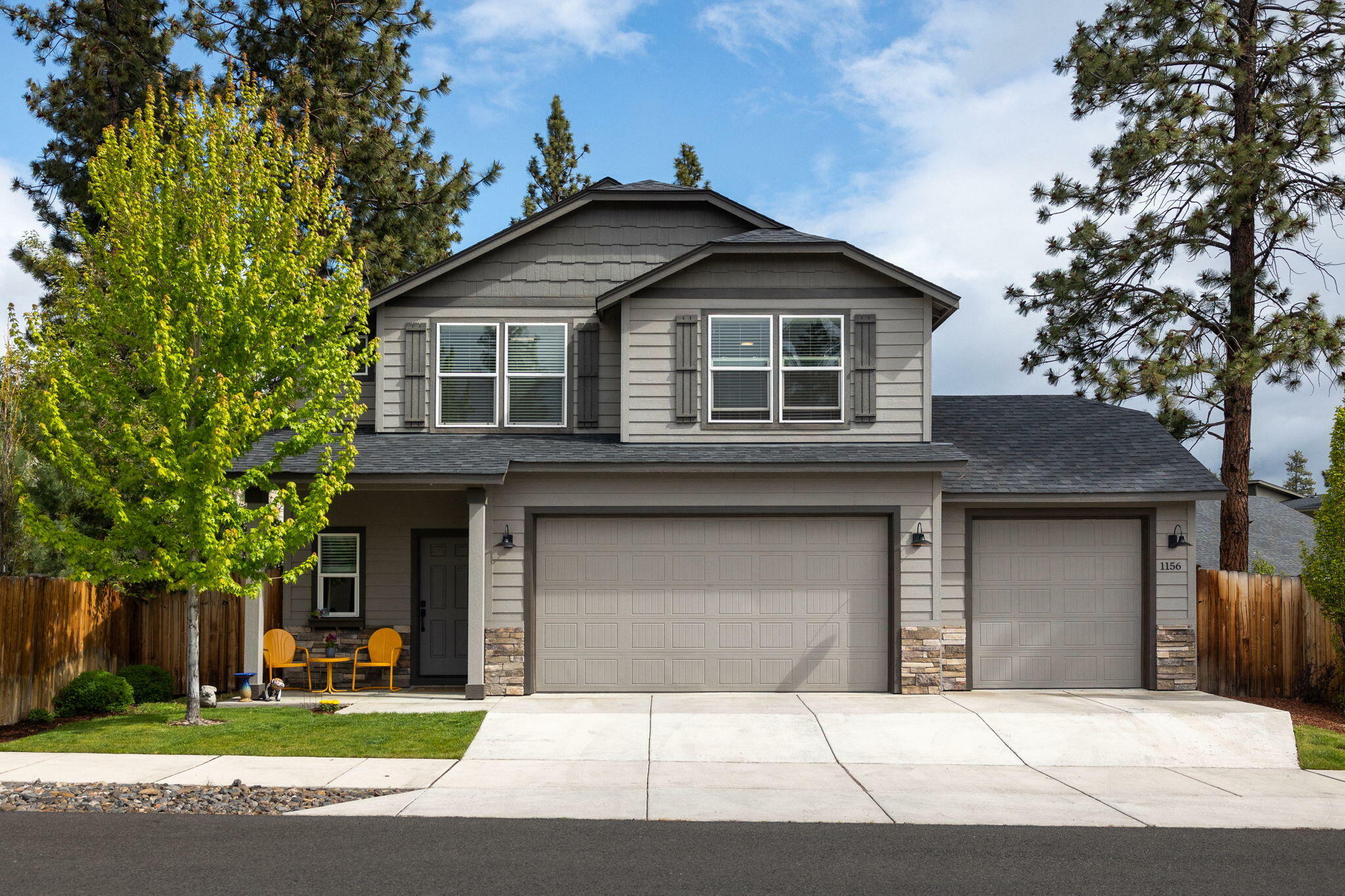 Property Photo: 1156 W Hill Avenue OR 97759