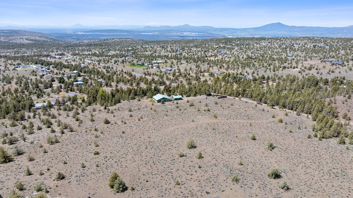Property Photo: 5742 SE Thomas Road OR 97754
