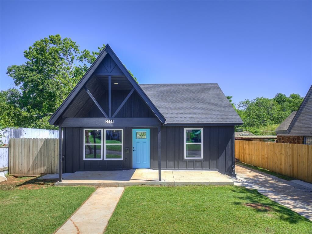 Property Photo:  2025 NW 30th Street  OK 73118 